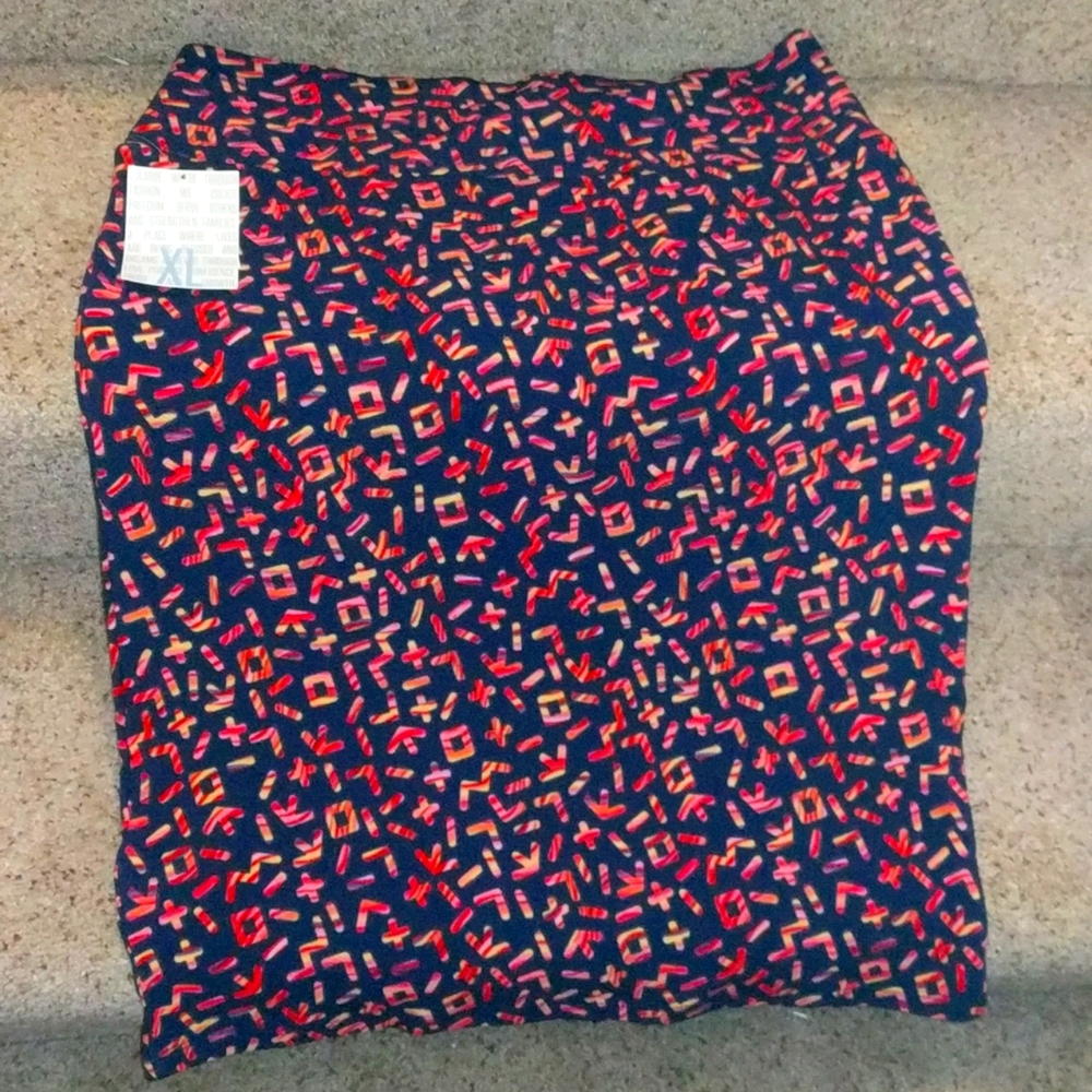 A New with Tags Lularoe Brand Cassie Skirt Size XL